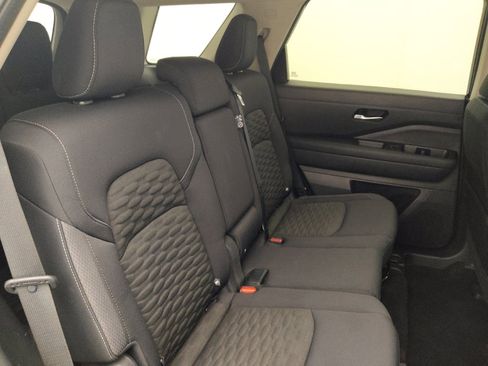 Used 2022 Nissan Pathfinder SV FWD image 19
