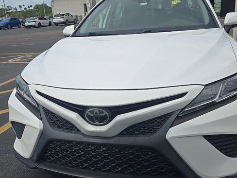 Used 2019 Toyota Camry SE FWD image 3