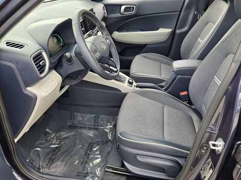 Used 2023 Hyundai Venue Limited w/ Cargo Package FWD image 10