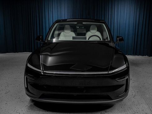 Used 2026 Tesla Model Y 2WD image 2