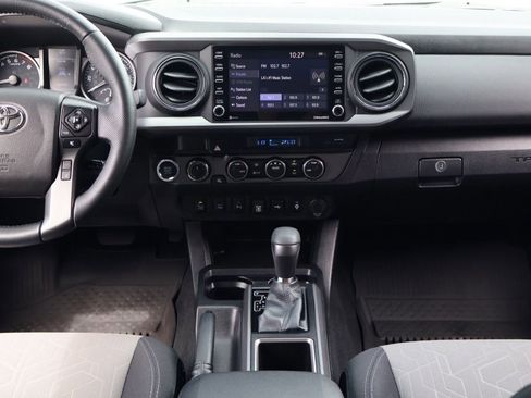 Used 2022 Toyota Tacoma TRD Off-Road w/ Technology Package AWD/4WD image 19