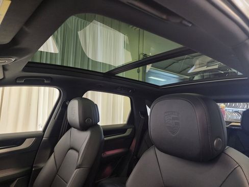 Used 2025 Porsche Cayenne image 17