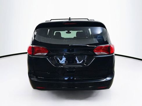 Used 2020 Chrysler Pacifica Touring w/ S Appearance Package image 8