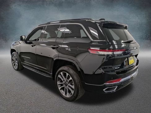 Used 2025 Jeep Grand Cherokee Overland AWD/4WD image 6