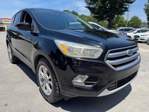 Used 2017 Ford Escape SE FWD image 3