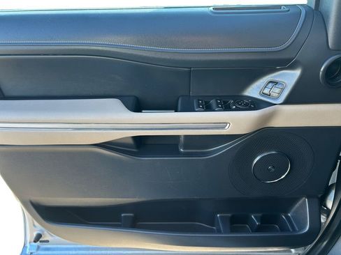 Used 2022 Ford Expedition Max Limited image 16