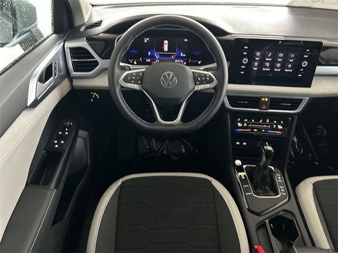 New 2026 Volkswagen Taos SE image 39