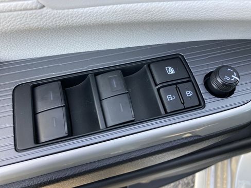 Certified 2025 Toyota Sienna XLE image 15