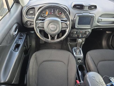 Used 2018 Jeep Renegade Altitude FWD image 12