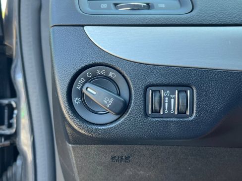 Used 2018 Dodge Grand Caravan GT FWD image 19