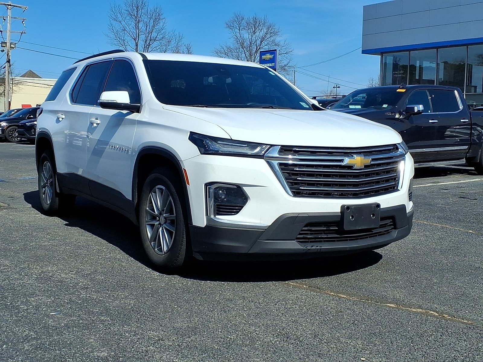 Certified 2023 Chevrolet Traverse LT w/ LPO, Floor Liner Package AWD/4WD image 1