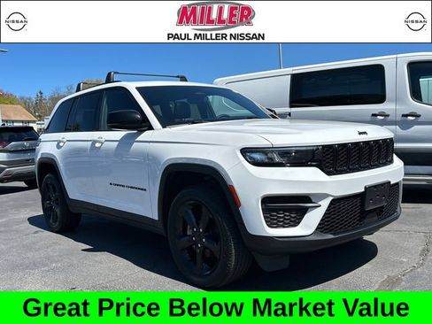 Used 2023 Jeep Grand Cherokee Altitude AWD/4WD image 1