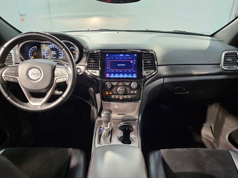 Used 2020 Jeep Grand Cherokee Altitude RWD image 10
