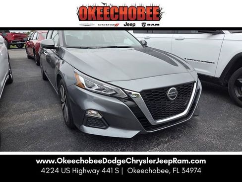 Used 2021 Nissan Altima 2.5 SV w/ SV Premium Package image 1