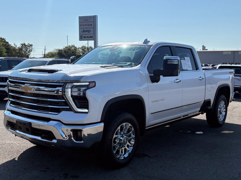 Used 2024 Chevrolet Silverado 2500 LTZ w/ LTZ Premium Package AWD/4WD image 3