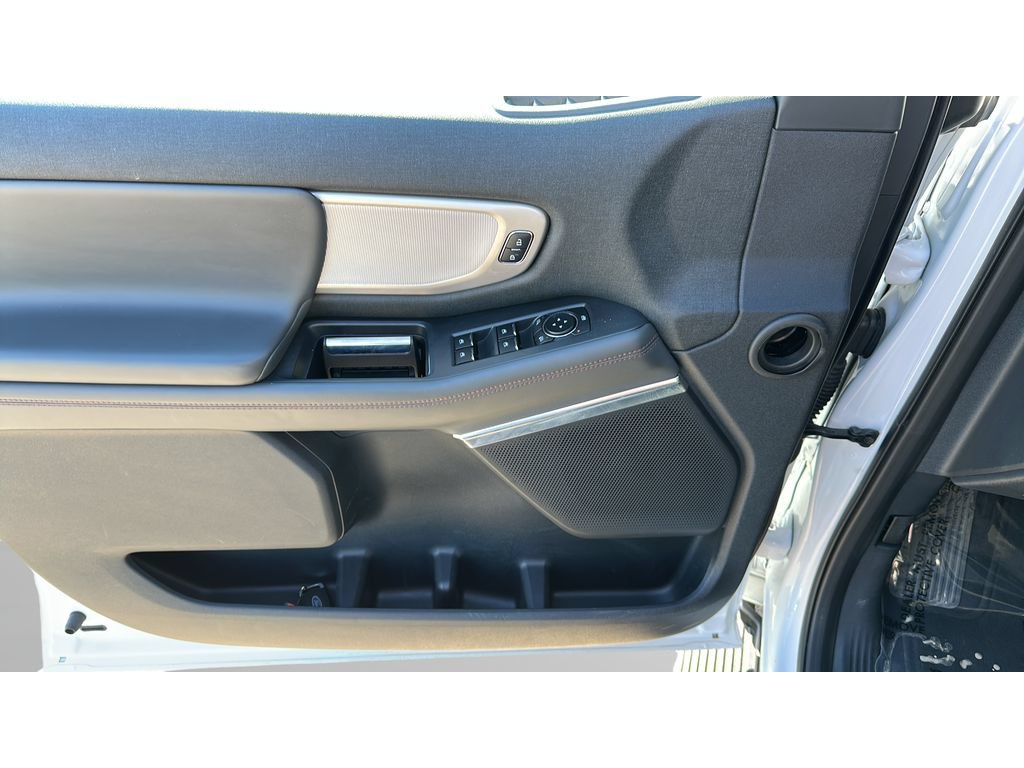 Used 2025 Ford Expedition Active AWD/4WD image 11