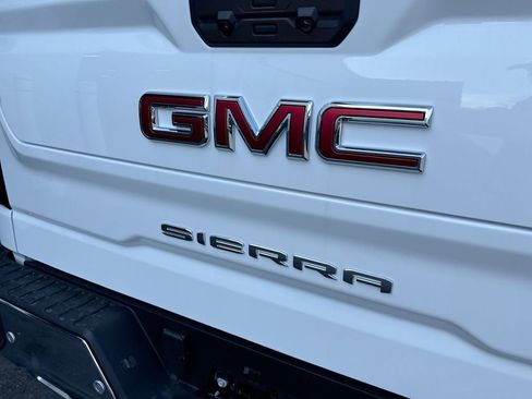 New 2026 GMC Sierra 1500 SLT image 28