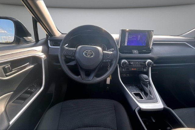 Used 2025 Toyota RAV4 LE AWD/4WD image 8