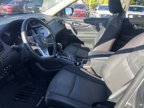 Used 2019 Nissan Rogue SV w/ Sun & Sound Touring Package image 5