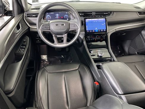 Used 2023 Jeep Grand Cherokee Limited AWD/4WD image 22