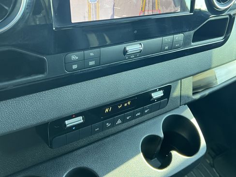 Used 2021 Mercedes-Benz Sprinter 2500 image 28