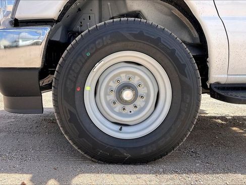 New 2027 Ford E-350 and Econoline 350 Super Duty w/ Power Equipment Group RWD image 7