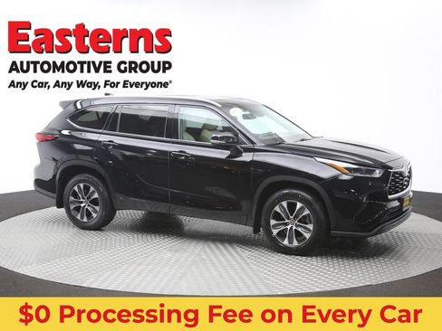 Used 2021 Toyota Highlander XLE AWD/4WD image 49