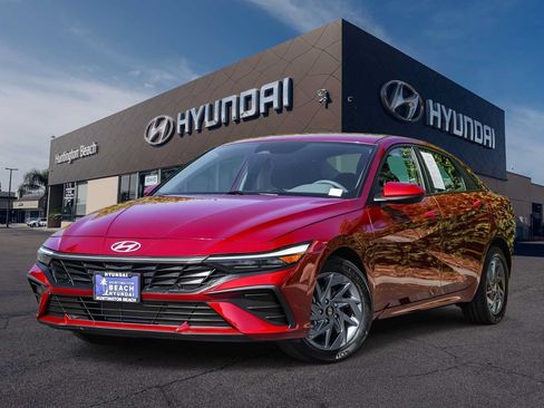 Used 2024 Hyundai Elantra SEL FWD image 1