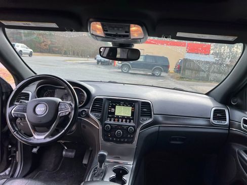 Used 2018 Jeep Grand Cherokee Limited image 24
