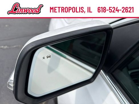 Used 2023 GMC Acadia SLT w/ Preferred Package FWD image 13