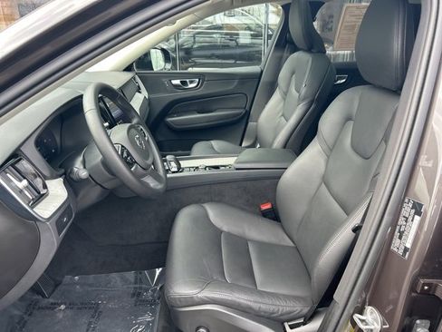 Certified 2025 Volvo XC60 B5 Plus image 17