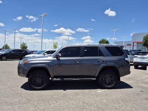 Used 2018 Toyota 4Runner SR5 Premium AWD/4WD image 2