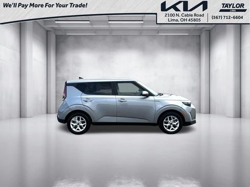 Used 2025 Kia Soul S FWD image 17