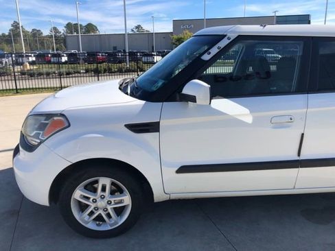Used 2010 Kia Soul + image 17