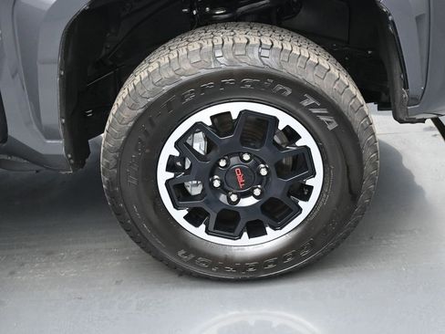 Certified 2025 Toyota Tacoma SR5 AWD/4WD image 35