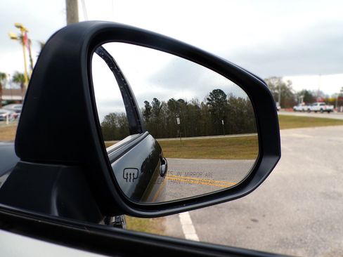 Used 2022 Toyota Corolla Cross L image 25