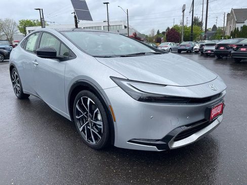 New 2026 Toyota Prius Plug-In Hybrid FWD image 2