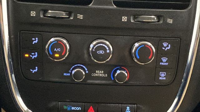 Used 2016 Dodge Grand Caravan SXT FWD image 16