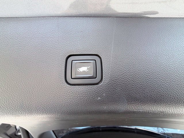 Used 2020 Chevrolet Traverse RS w/ LPO, Cargo Package FWD image 34