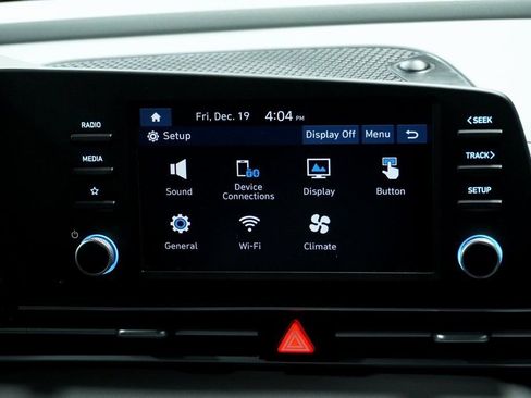 Certified 2025 Hyundai Elantra SE image 17