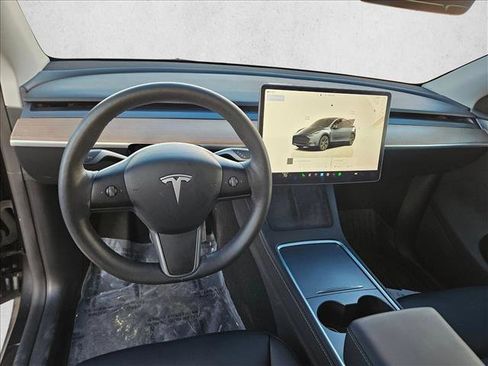 Used 2025 Tesla Model Y Long Range image 14