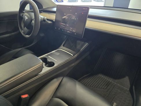 Used 2022 Tesla Model Y Long Range image 5