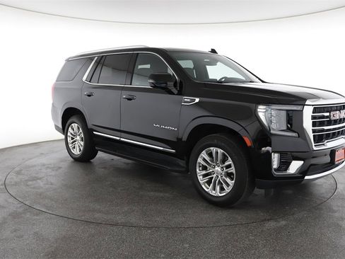 Used 2022 GMC Yukon SLT w/ SLT Premium Package image 2