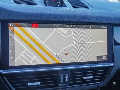 Used 2021 Porsche Cayenne image 15