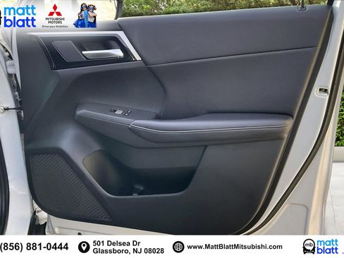 Used 2023 Mitsubishi Outlander SE image 25