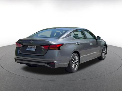Used 2025 Nissan Altima 2.5 SV FWD image 15