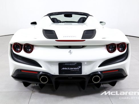 Used 2022 Ferrari F8 Tributo RWD image 8