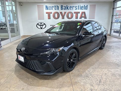 Used 2025 Toyota Camry LE image 6