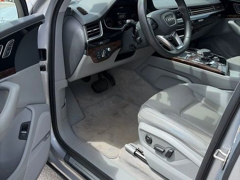 Used 2017 Audi Q7 3.0T Prestige image 2