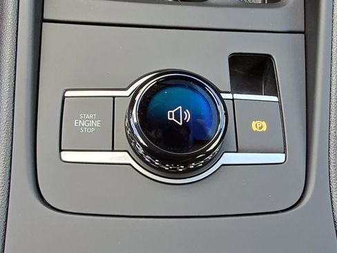 New 2025 Volkswagen Tiguan SE image 17